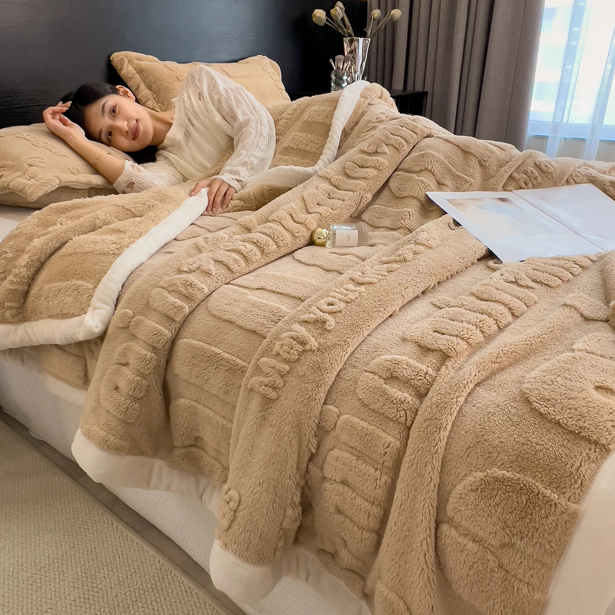 Autumn Winter Thick Warm Fleece Blanket Double Layer Artificial Lambswool Throw Blanket for Sofa or Bed Queen Size