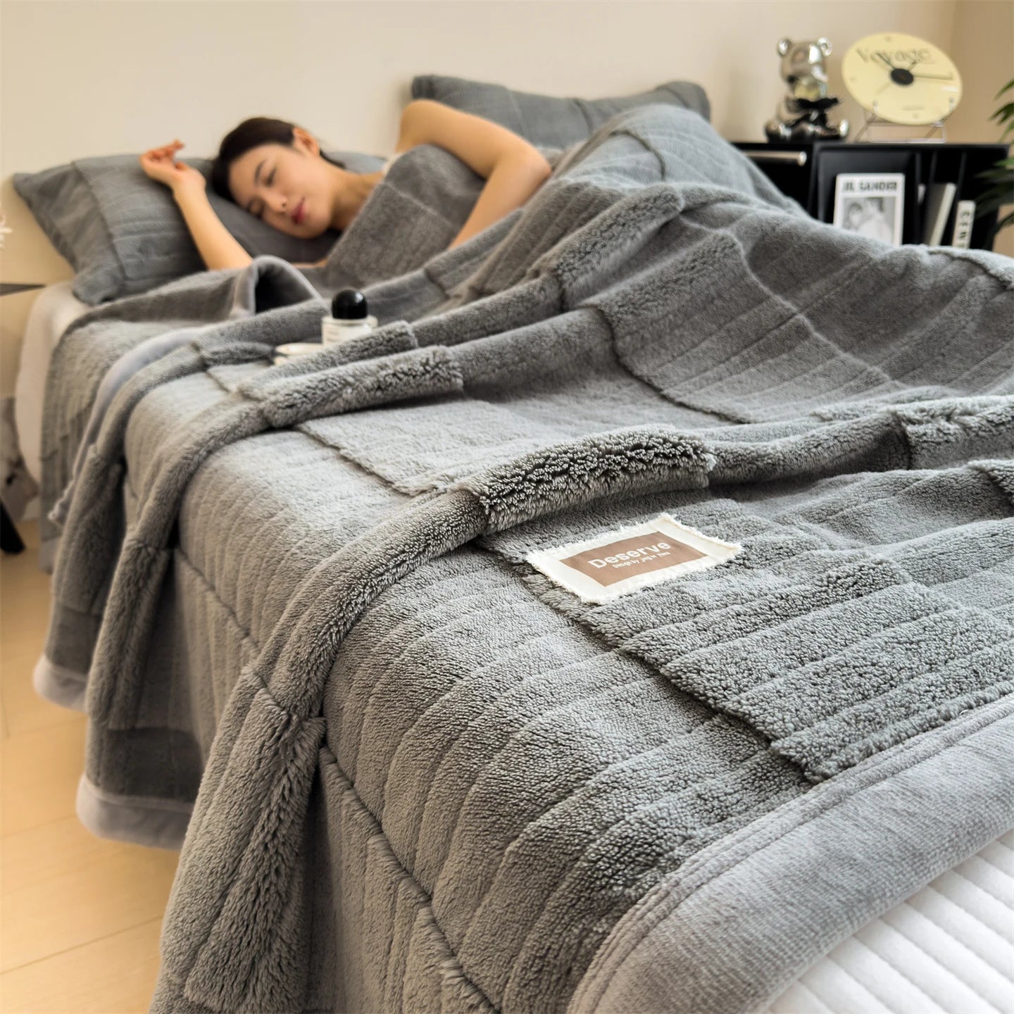 Luxury Thick Double Sided Fleece Blanket Solid Color Soft Velvet Blanket for Bed Warm Autumn Winter Blanket and Pillowcase Set